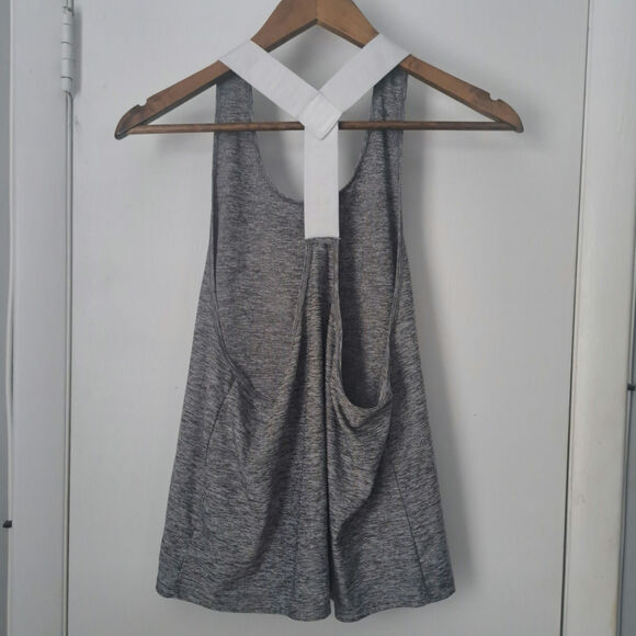 Under Armour Women's Size Medium Gray Workout Athletic Tank - Picture 2 of 7
